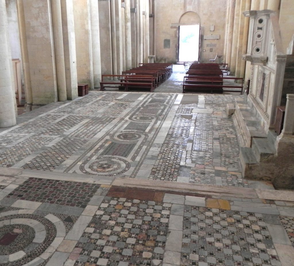 Alla scoperta di Tarquinia, scrigno etrusco nell'alto Lazio 5 interno di Santa Maria in Castello a Tarquinia