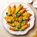 Fiori di zucca al forno: un delizioso contorno primaverile 1 fiori-di-zucca
