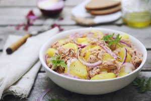 Insalata di patate e tonno: una ricetta semplice da preparare