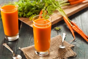 Succo di carota fatto in casa: benefici e ricetta con estrattore e Bimby