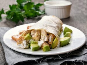 Burrito di pollo con guacamole al lime
