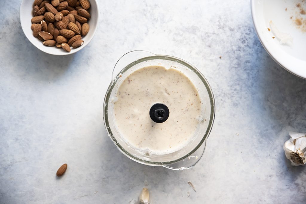 Ajo blanco da Siviglia: una deliziosa zuppa fredda con aglio e mandorle 4 ajoblanco frigorigero