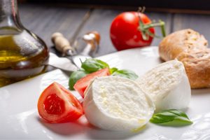 Calorie della mozzarella: tutto quello che c&rsquo;&egrave; da sapere se sei a dieta