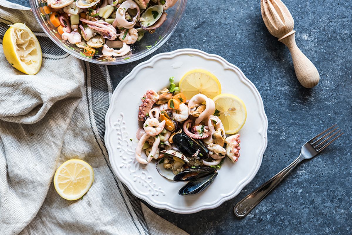 Ricette con calamari ripieni, in umido: piatti sani e veloci 1 insalata di mare