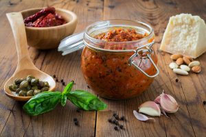 Pesto di pomodori secchi, la salsa veloce dal gusto mediterraneo
