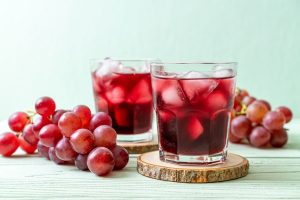Succo d&rsquo;uva fatto in casa, bevanda ricca di vitamine e antiossidanti