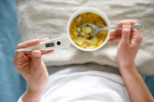 Cosa mangiare con la febbre: alimenti consigliati  per guarire pi&ugrave; in fretta