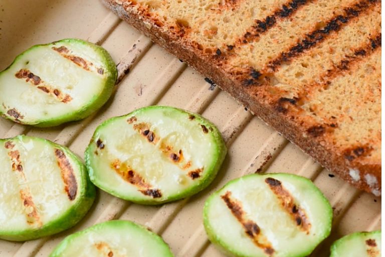 Insalata mista con olio EVO: un contorno leggero che nutre e depura 4 insalata mista step 2 1