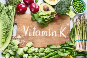 Alimenti ricchi di  vitamina K: quali alimenti la contengono e come  assumerla ogni giorno