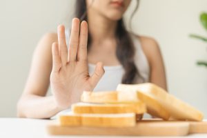 Sintomi di intolleranza al glutine: 12 segnali da non ignorare