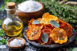 Chips di patate al forno: croccanti, leggere e super sottili