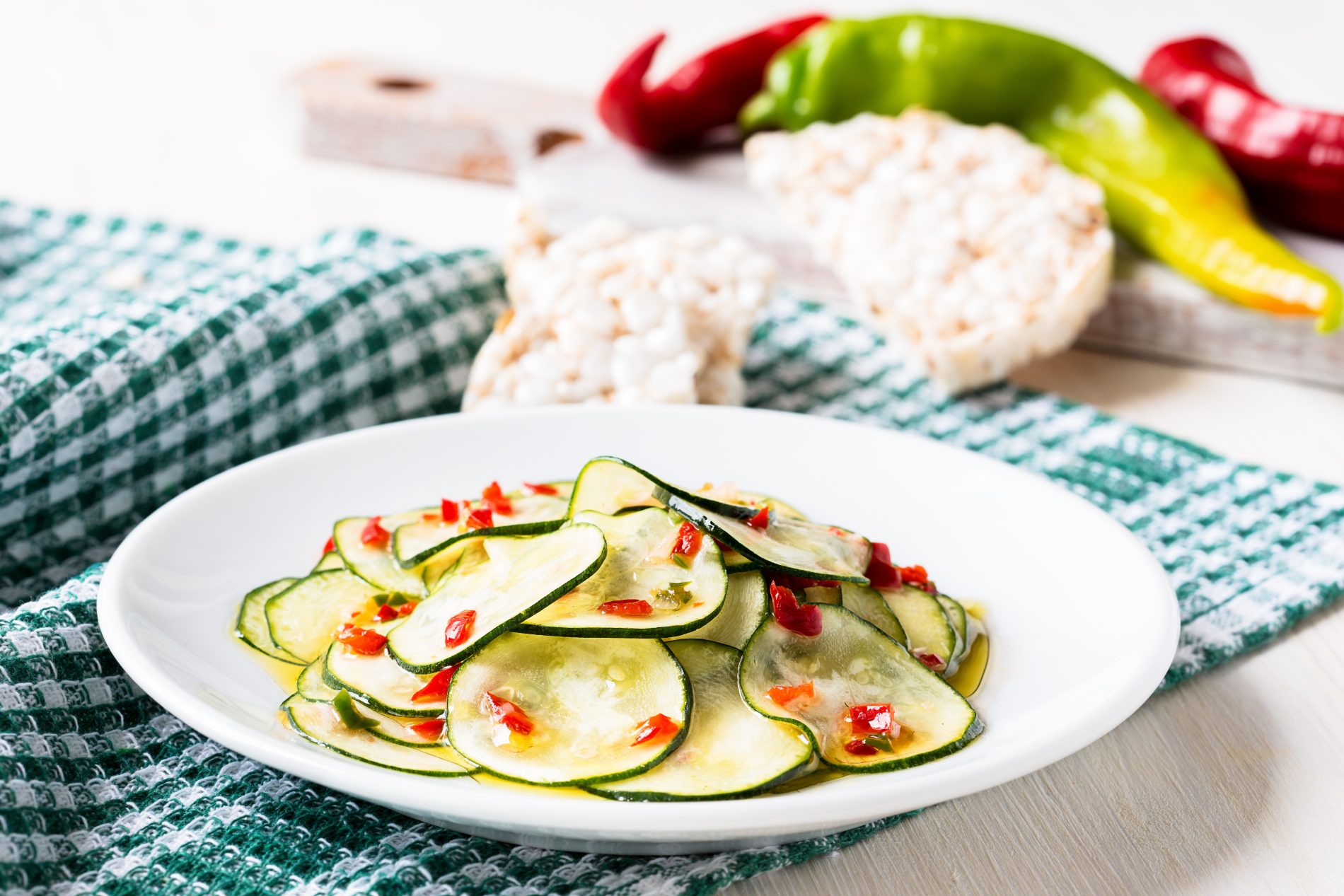 Zucchine marinate fatte in casa: ricetta facile e veloce